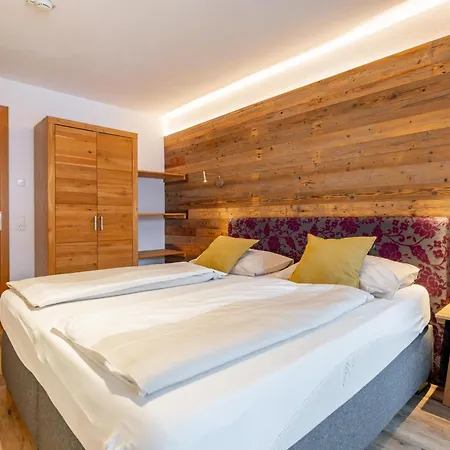 Tauern Mitterwirt 303 *